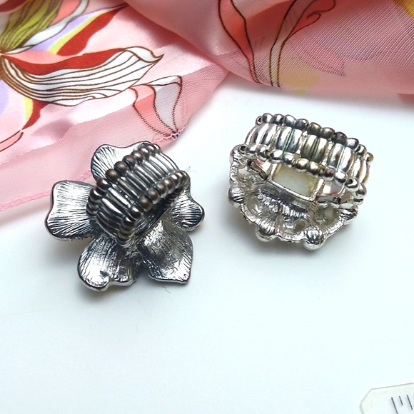 Flower and Faux Pearls Stretch Fashion Rings - Picture 5 of 8